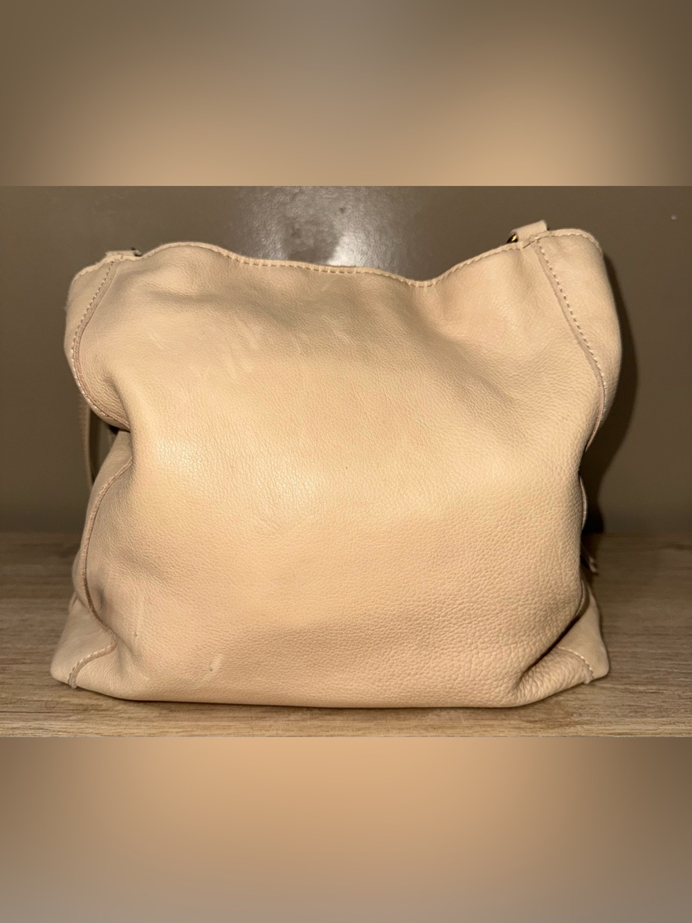 AMERICAN LEATHER CO. Cream Leather Shoulder Bag. - Picture 5 of 14